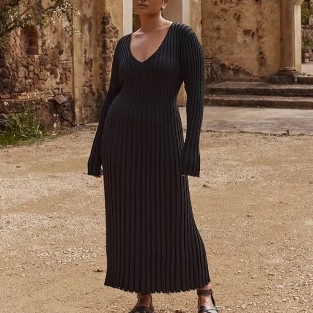 Sleeved Knit Midi Dress in Black